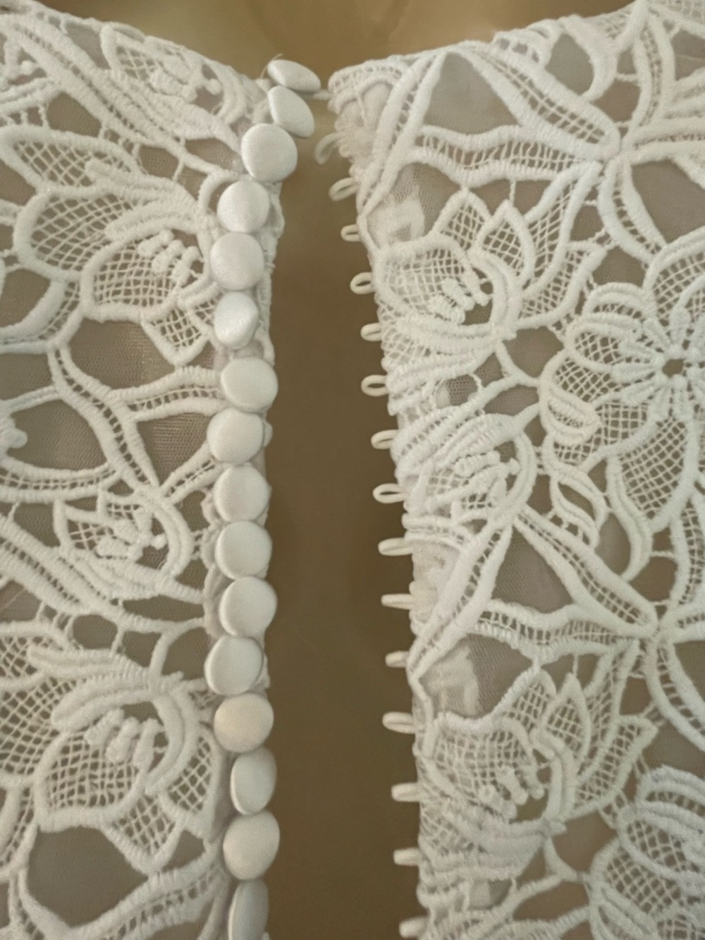 **NEW** White Lace Long-Sleeve V-Neck Dress - 6 - Picture 9 of 14